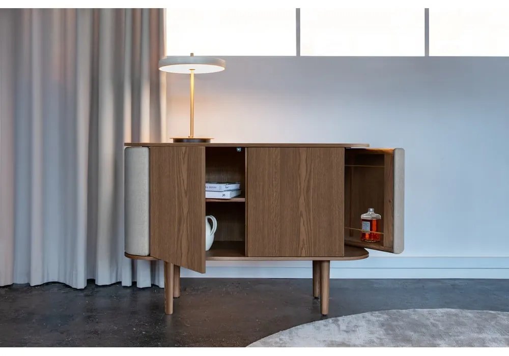 Comodă gri/maro joasă cu aspect de lemn de stejar 109x75 cm Treasures – UMAGE