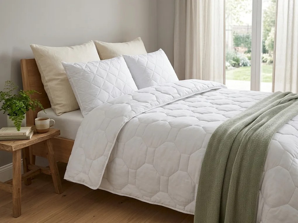 Set pilota pat de lux, 4 anotimpuri 200x220 cm si 2 bucati de perne matlasate 50x70 cm