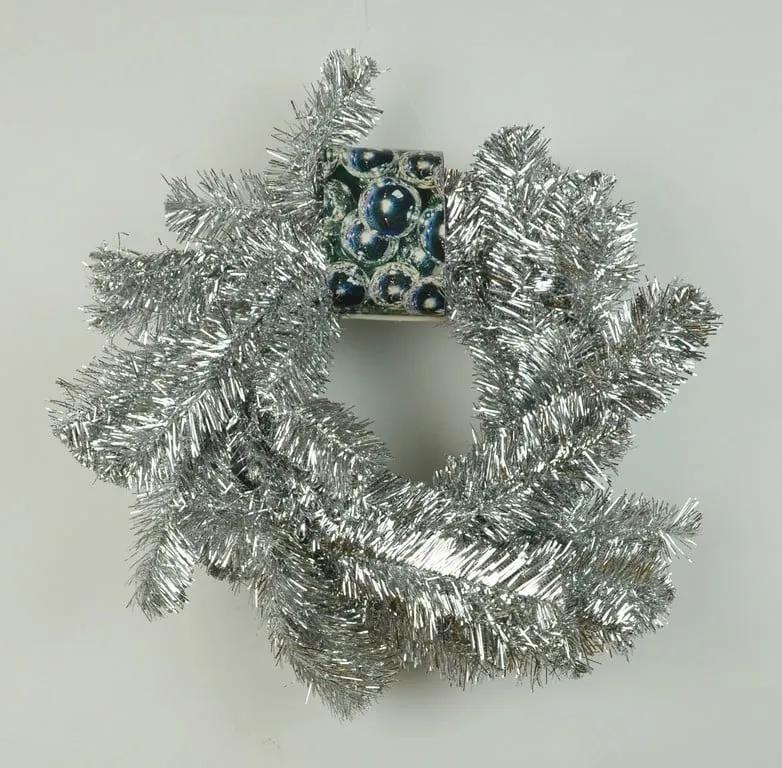 Ghirlanda artificiala Oliva argintie diametru 440 mm lungime 120 cm