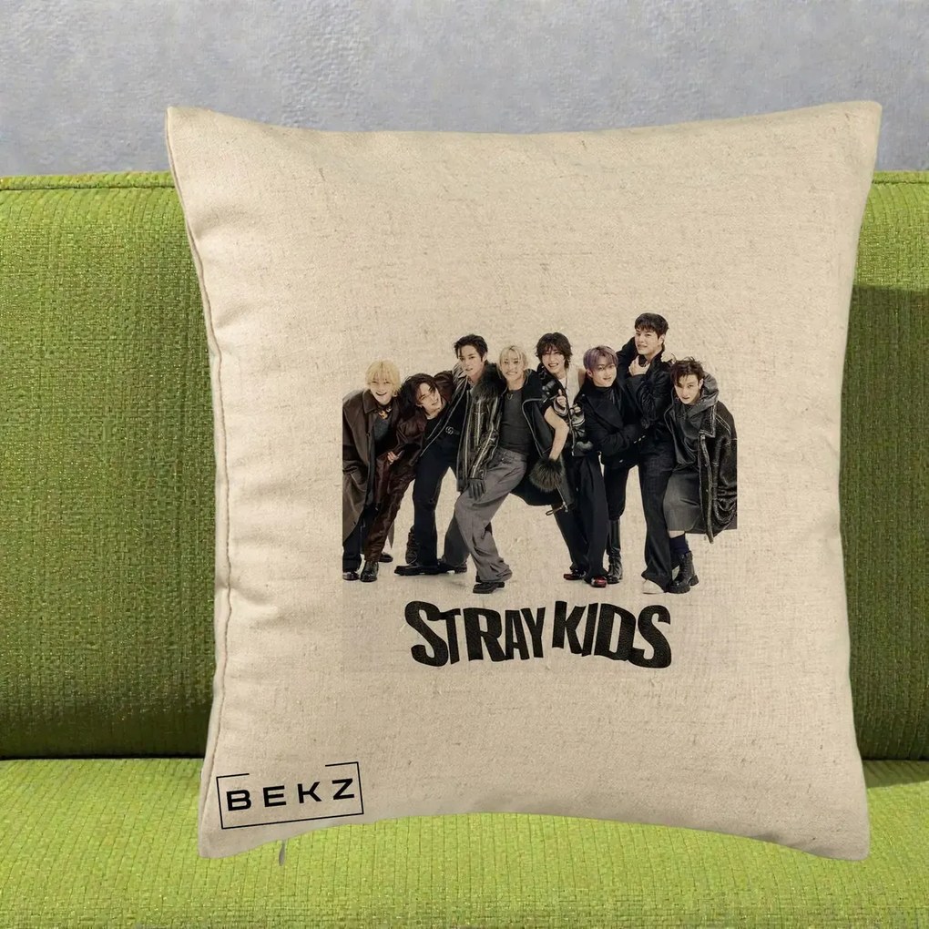 Perna Personalizata K-pop Stray Kids Outfit Negru, 40x40 cm, Bej, Husa Detasabila, Perna Inclusa, BEKZ®