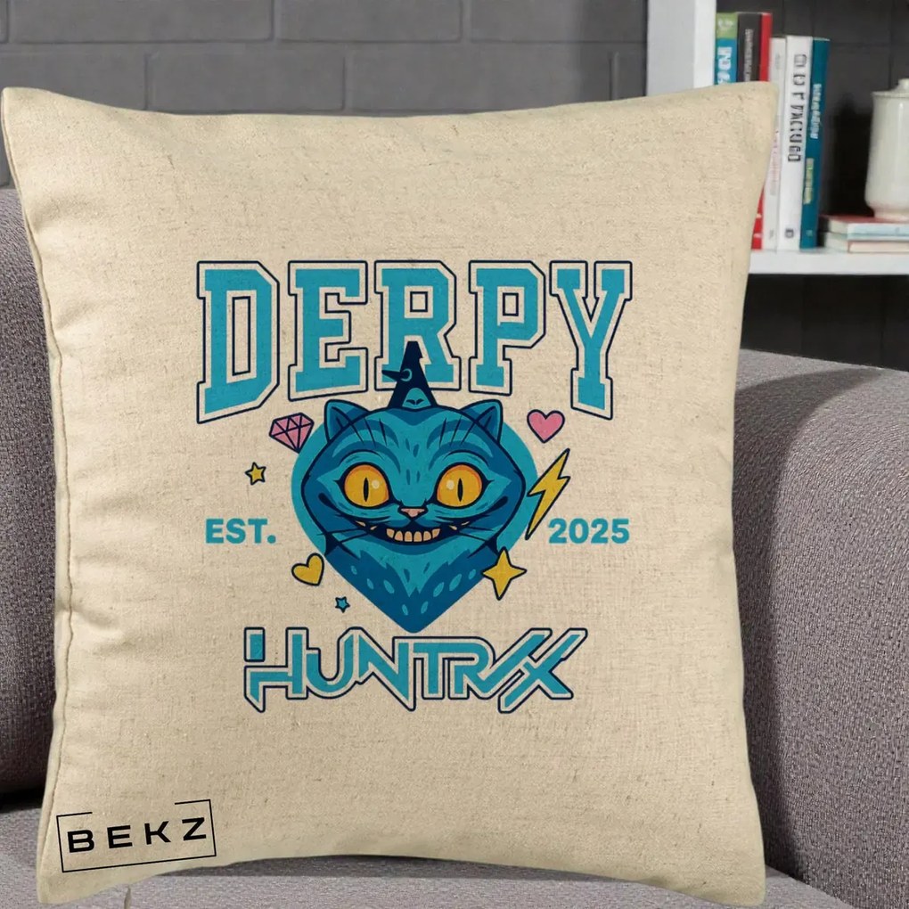 Perna Personalizata K-pop HUNTRX Derpy Pisica Albastra, 40x40 cm, Bej, Husa Detasabila, Perna Inclusa, BEKZ®