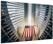 Tablou unei construcții cu steagul SUA (90x60 cm)