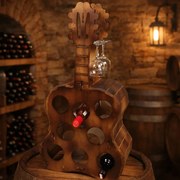 Suport de lemn pentru vin, capacitate - 8 sticle si 4 pahare, forma vioara, 78A 40A 22 cm