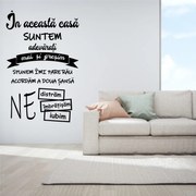 Sticker perete In aceasta casa suntem adevarati