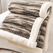 Pătură pufoasă cu blăniță, groasă 2.3 kg, 200x230 cm, PMB02