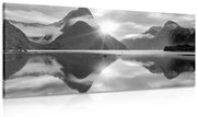 Tablou Milford Sound la răsărit de soare în design alb-negru