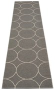 Covor tip traversă pentru interior și exterior gri închis 70x300 cm Boo Charcoal Linen – Pappelina