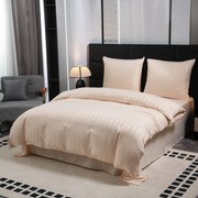 Lenjerie de pat hoteliera din microfibra JASMINE sampanie - dunga 2 cm Dimensiunile lenjeriei: 70 x 90 cm | 140 x 220 cm