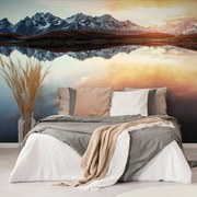 Fototapet apus de soare orbitor deasupra lacului de munte