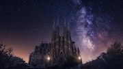 Fotografie Milky Way and Basilica and Sagrada Familia, Carlos Fernandez