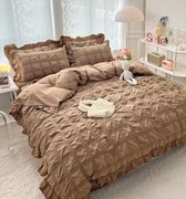 Set Lenjerie de Pat 2 Persoane Bumbac Finet Creponata Uni cu Volanase, 6 Piese - Maro