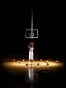 Fotografie Basketball player shooting free throw, D Miralle