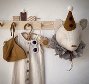 Urs decorativ bej cu pălărie mustar