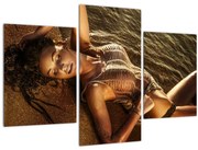 Tablou cu femeia întinsă pe plajă (90x60 cm)