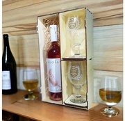 Set cadou parinti, 2 pahare personalizate si o sticla de vin