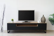 Comodă TV Loftia 200 cm cu nișă și cadru metalic – stejar artisan / negru mat