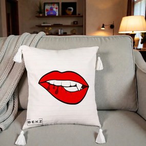 Perna Decorativa Vampire Lips Halloween, 40x40 cm, Bej cu Franjuri, Husa Detasabila, Perna Inclusa, BEKZ®