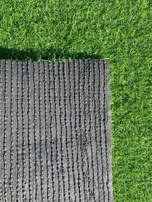 Gazon artificial / covor iarba decorativa verde Leisure, inaltime fir 15 mm, cu micro orificii pentru scurgere a apei, pentru interior/exterior, dimensiuni variate