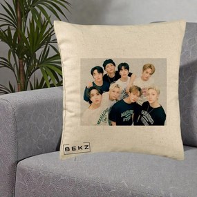 Perna Personalizata K-pop Stray Kids Foto Grup Text, 40x40 cm, Bej, Husa Detasabila, Perna Inclusa, BEKZ®
