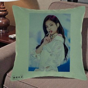 Perna Personalizata K-pop BLACKPINK Jennie Concert Alb cu Microfon, 40x40 cm, Verde, Husa Detasabila, Perna Inclusa, BEKZ®