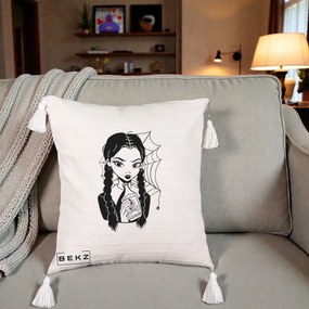 Perna Personalizata Wednesday cu Panza de Paianjen, 40x40 cm, Bej cu Franjuri, Husa Detasabila, Perna Inclusa, BEKZ®