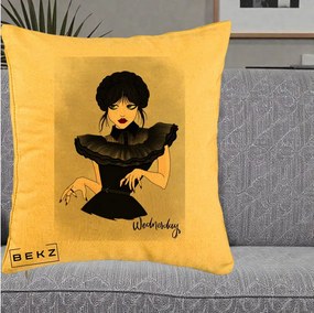 Perna Personalizata Wednesday Addams Portret Gotic, 40x40 cm, Galben, Husa Detasabila, Perna Inclusa, BEKZ®