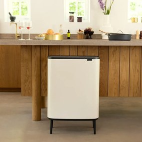 Cos de gunoi Brabantia Bo Touch Hi 1010457, 60 l, Manere laterale, Picioare reglabile, Bej
