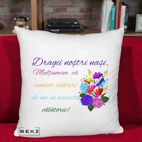 Perna Personalizata Dragii Nostri Nasi Multumim cu Flori Multicolore Colorat, 40x40 cm, Alb Pufos, Husa Detasabila, Perna Inclusa, BEKZ®