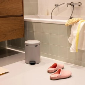 Cos de gunoi cu pedală Brabantia NewIcon 1010434, 5 L, Inchidere usoara, Baza antiderapanta, Gri deschis