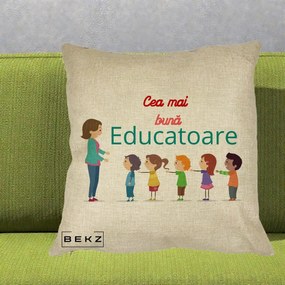 Cadou pentru Educatoare - Perna Personalizata Cea mai Buna Educatoare cu Ilustratie Copii si Educatoare, 40x40 cm, Crem, Husa Detasabila, Perna Inclusa, BEKZ®