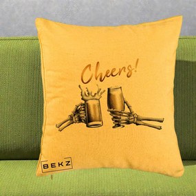 Perna Decorativa Halloween Cheers Schelete cu Bere, 40x40 cm, Galben, Husa Detasabila, Perna Inclusa, BEKZ®