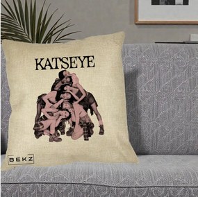 Perna Personalizata K-pop KATSEYE Foto Roz Vintage, 40x40 cm, Crem, Husa Detasabila, Perna Inclusa, BEKZ®