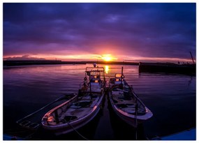 Tablou pe sticlă cu barci pescărești în port (70x50 cm)