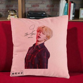 Perna Personalizata K-pop BTS Jimin Portret Artistic par Blond Autograf, 40x40 cm, Roz, Husa Detasabila, Perna Inclusa, BEKZ®
