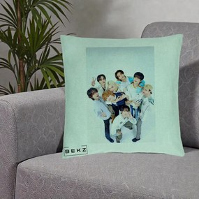 Perna Personalizata K-pop Stray Kids Foto Grup Bleu, 40x40 cm, Verde Menta, Husa Detasabila, Perna Inclusa, BEKZ®