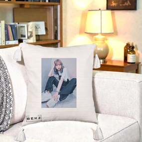 Perna Personalizata K-pop BLACKPINK Lisa, 40x40 cm, Bej cu Franjuri, Husa Detasabila, Perna Inclusa, BEKZ®