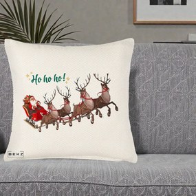 Perna Decorativa Ho Ho Ho Mos Craciun cu Sanie si Reni, 40x40 cm, Crem Reliefat, Husa Detasabila, Perna Inclusa, BEKZ®
