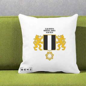 Perna Personalizata CSM Unirea Alba Iulia Fotbal, 40x40 cm, Alba Mata, Husa Detasabila, Perna Inclusa, BEKZ®