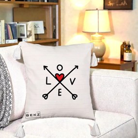 Perna Decorativa Love cu Sageti Incrucisate si Inima Rosie, 40x40 cm, Bej cu Franjuri, Husa Detasabila, Perna Inclusa, BEKZ®