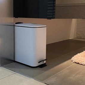 Coș de gunoi alb mat cu pedală din oțel 5 l Erik – Spirella