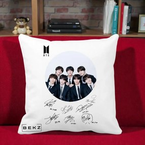 Perna Personalizata K-pop BTS Fotografie Grup Costum Negru si Autografe Cerc, 40x40 cm, Alba Mata, Husa Detasabila, Perna Inclusa, BEKZ®