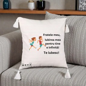 Cadou pentru Frate - Perna Personalizata Fratele Meu Te Iubesc Copii Alergand Colorat, 40x40 cm, Bej cu Franjuri, Husa Detasabila, Perna Inclusa, BEKZ®