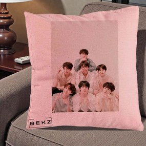 Perna Personalizata K-pop BTS Foto Grup Pastel, 40x40 cm, Roz, Husa Detasabila, Perna Inclusa, BEKZ®