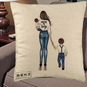 Cadou pentru Mama - Perna Personalizata Mom of Boys Mama cu Baietii, 40x40 cm, Bej, Husa Detasabila, Perna Inclusa, BEKZ®