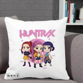 Perna Personalizata K-pop HUNTRX Trio Chibi cu Arme, 40x40 cm, Alba Mata, Husa Detasabila, Perna Inclusa, BEKZ®