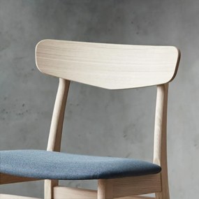 Scaun tapițat din lemn de stejar Findahl by Hammel Mosbol, natural-gri