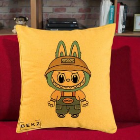 Perna Personalizata Labubu Toanart Blugi, 40x40 cm, Galben, Husa Detasabila, Perna Inclusa, BEKZ®