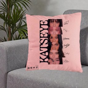 Perna Personalizata K-pop KATSEYE Semnaturi Membre Foto, 40x40 cm, Roz, Husa Detasabila, Perna Inclusa, BEKZ®