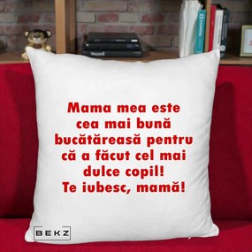 Cadou pentru Mama - Perna Personalizata Mama cea Mai Buna Bucatareasa, 40x40 cm, Alb Pufos, Husa Detasabila, Perna Inclusa, BEKZ®