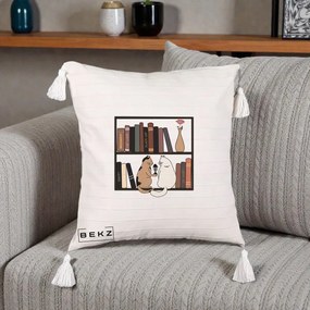 Perna Personalizata Pisici si Carti pe Raft, 40x40 cm, Bej cu Franjuri, Husa Detasabila, Perna Inclusa, BEKZ®
